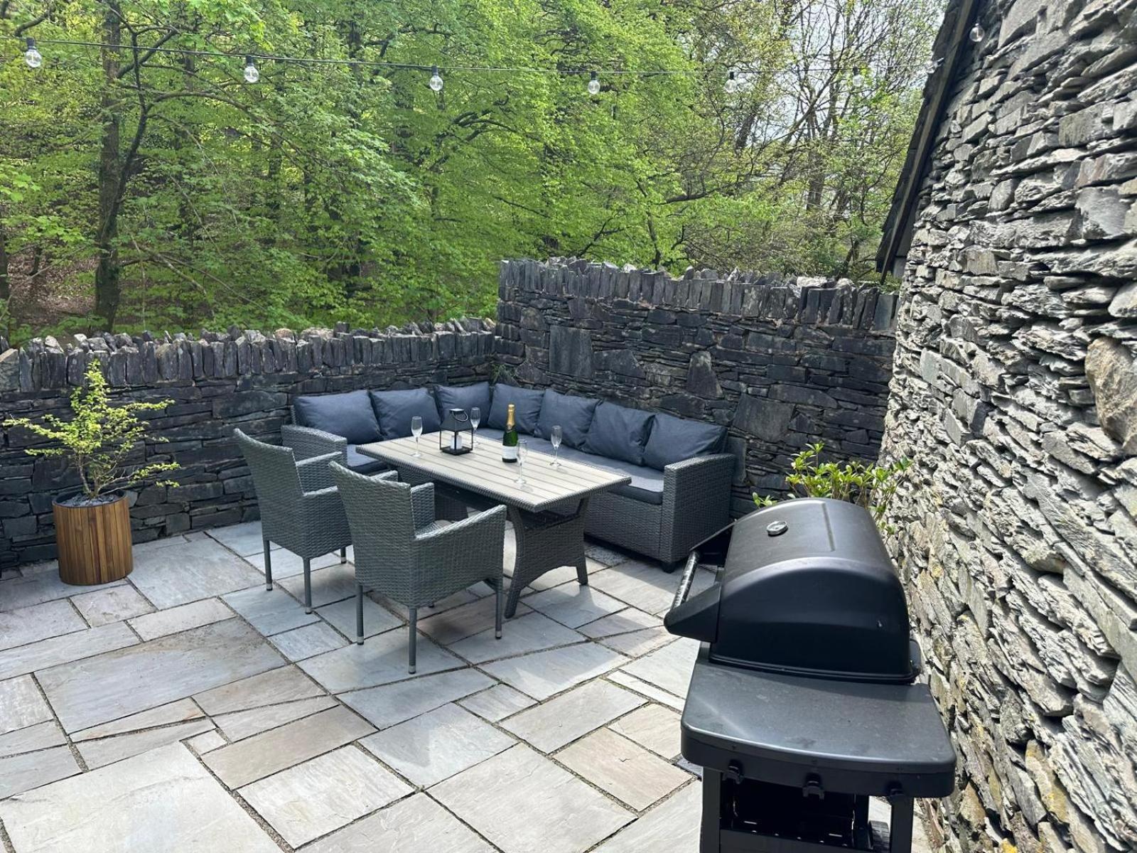 Spacious Property With Waterfall View By Letmestay Ambleside Eksteriør bilde